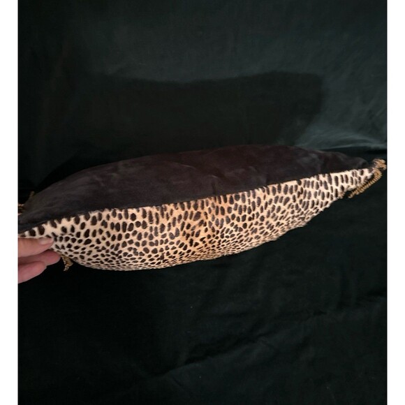 Cheeta pillow with gold and black fringes - Picture 7 of 8